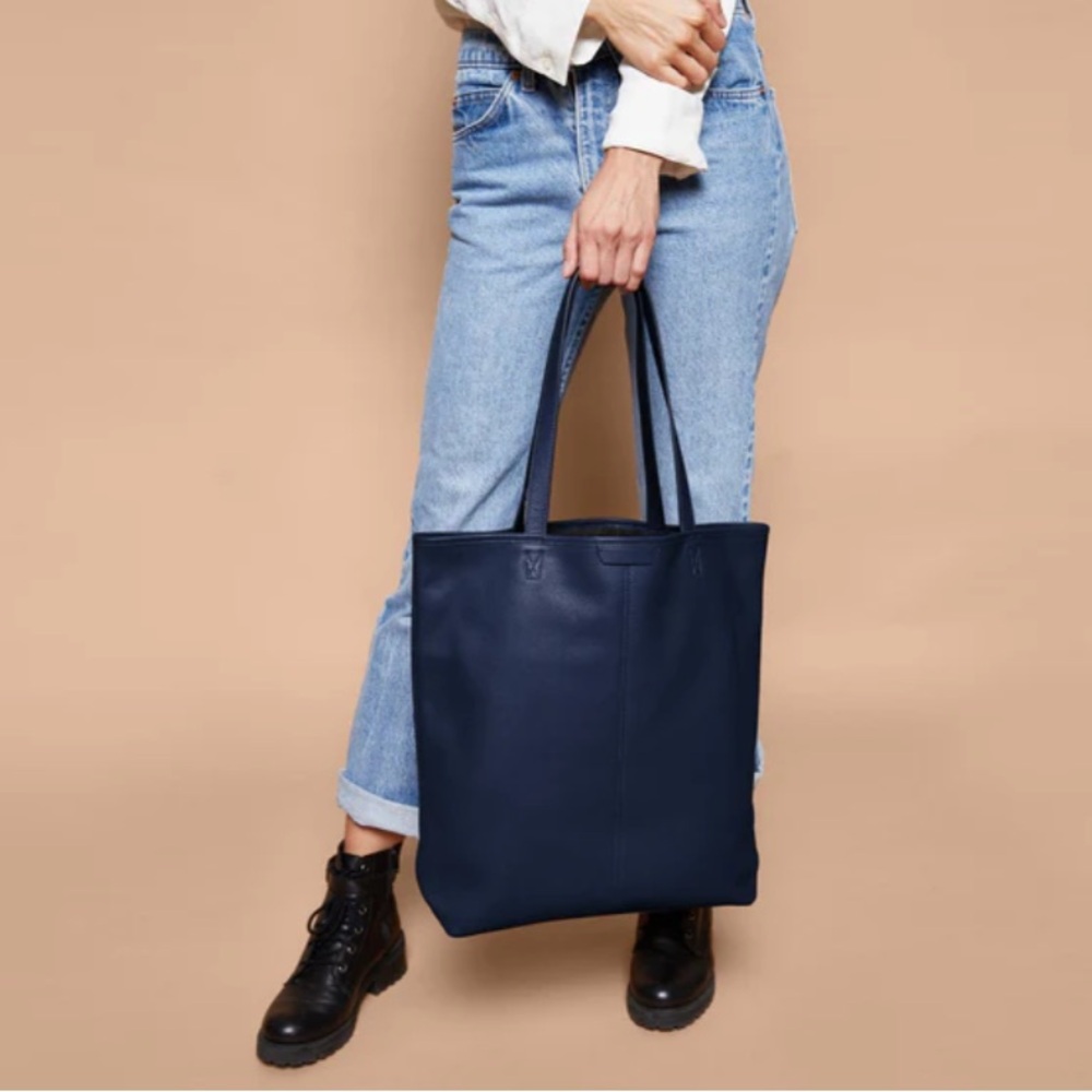 Leatherology Uptown Vertical Tote, color: Navy